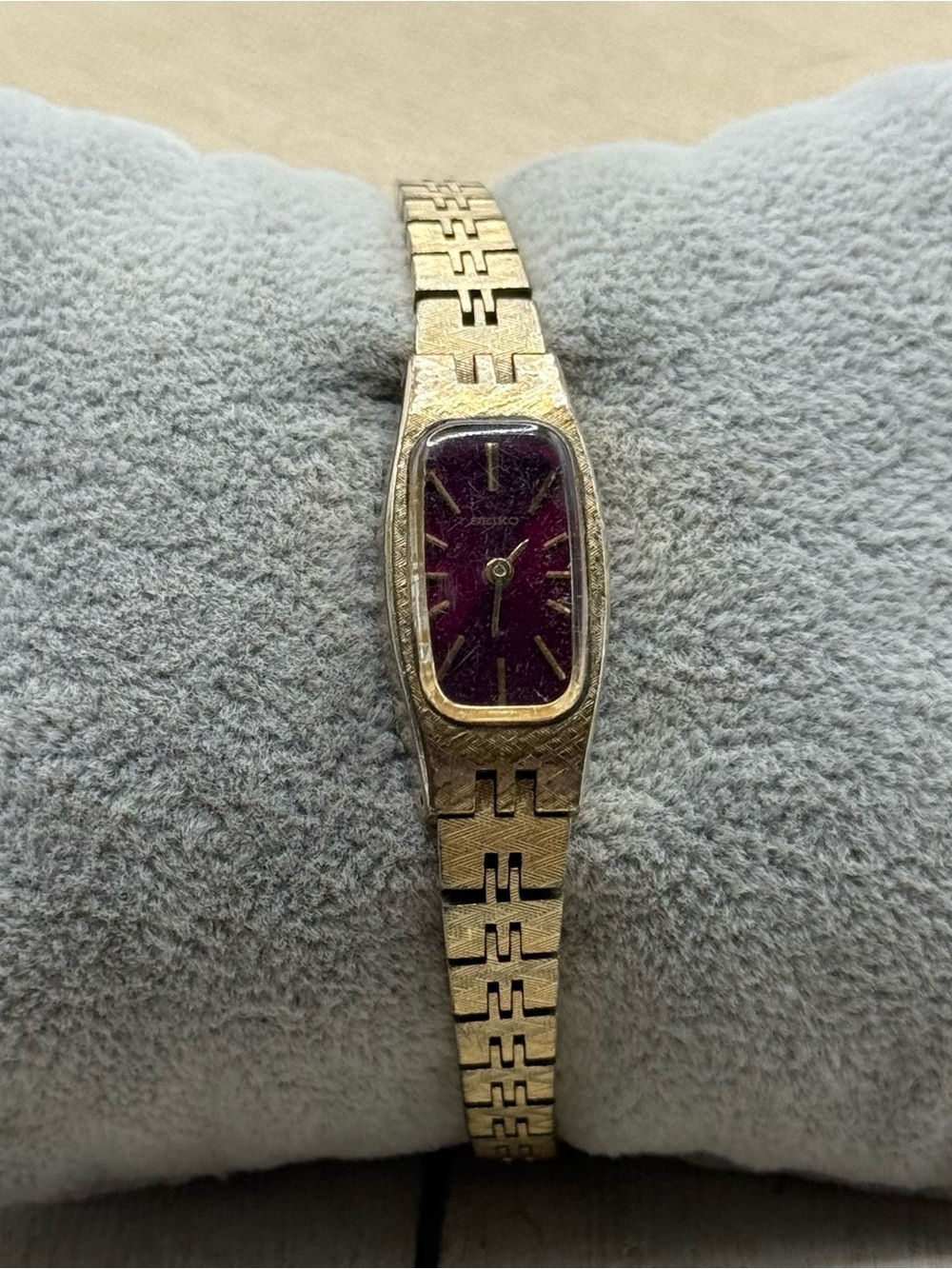 Vintage Seiko Gold-Tone Women's Bracelet Watch with Purple Dial